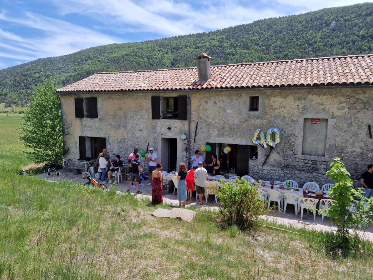 La Grande Maison Dans La Prairie Caille ภายนอก รูปภาพ