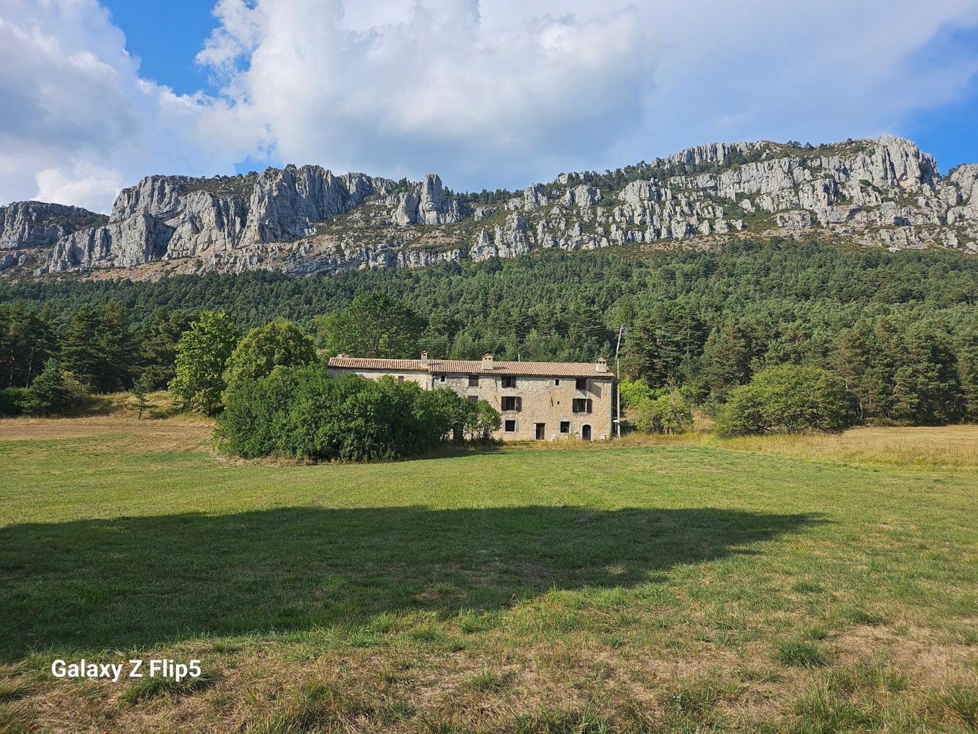 La Grande Maison Dans La Prairie Caille ภายนอก รูปภาพ
